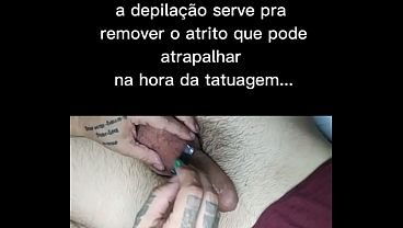 Novinho de novela tatuou a base do pau e acabou me apertando de tesão