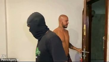 O hetero sigiloso do prédio me chamou para gozar dentro do meu cuzinho de tanto tesão gozei sem por a mão no meu pau