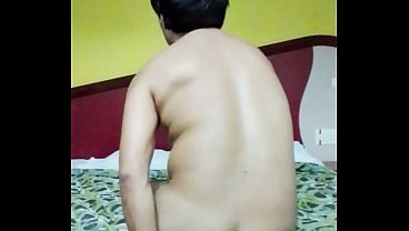 Disfrutando del vibrador dentro de mi culo