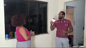 MAIS UMA VISINHA BATEU NA PORTA ,UMA ESTÁ FALANDO COM A OUTRA.