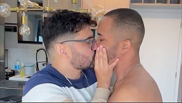 MARCOS GOIANO - NERD BUNDUDO ENTRANDO NA PICA DO NEGÃO - SEXO GAY BAREBACK - NEGRO DOTADO FODE PUTO DE ÓCULOS