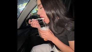 Llevé a mi novia a comer cholado, termino tocándole la Panocha Caliente en un Parque Público