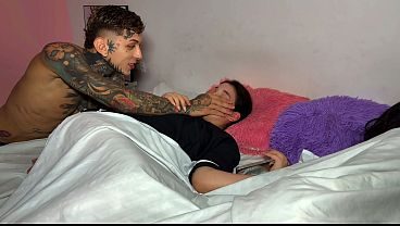Mientras Yo Estaba en la Cama, Mi Novio se Cogió a Mi Mejor Amiga en Mi Propio Cuarto!