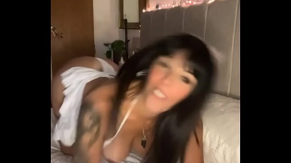 ARRECHA ARGENTINA MILF JUEGA -- PARTE 2