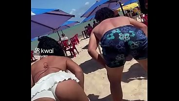 Gostosa dançando