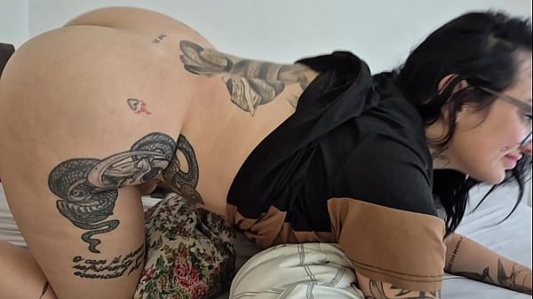 Meti na bucetinha dessa gaúcha sem dó, pena que gozei rápido, estava muito apertadinha!