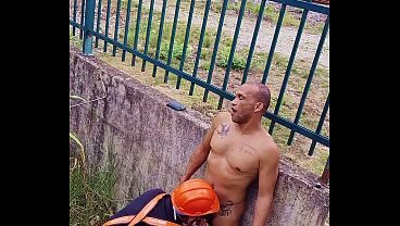 NEGÃO DOTADO COMEU O OPERÁRIO DE MÁQUINAS DO METRÔ EM PLENO INTERVALO DE TRABALHO