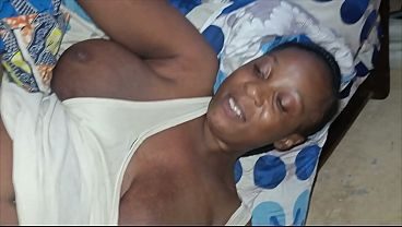 Ce qui s’est passé après minuit est incroyable...Black sexy au gros seins, gros lèvre pour bien suce