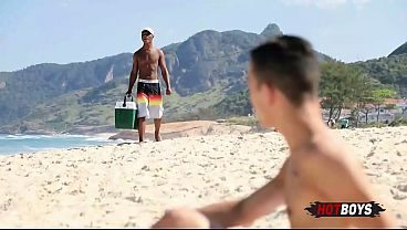 Dando o cu pro vendedor ambulante no verão!