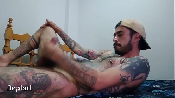 El piercing se mueve solo cuando me estoy viniendo