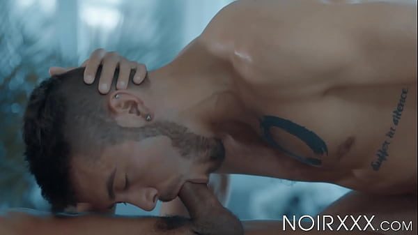 Black jock Leon Reddz cums while Dante Colle anal pounds him