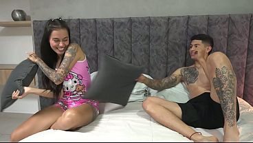 Lo que empezó como algo caliente de hermanastros, terminó con una gran follada