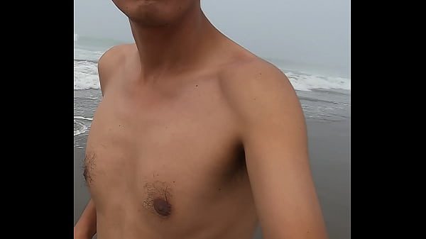 Disfrutando de la playa nudista