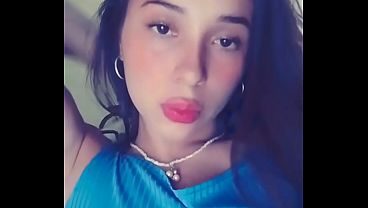Mi mujer Cindy Granda mostrándose directo a la camara esperando unas corridas
