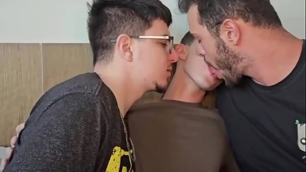 PASSIVINHO DEIXOU OS DOIS PAUZUDOS LEITAREM SEU CUZINHO
