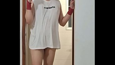 Chego em casa com a lingerie que minha mulher tirou no clube para virar a noite sozinha.