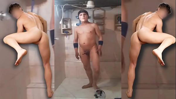 juan se quita los pantalones en el baño 1