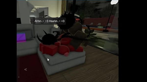 Puta diabla recibe enorme vergon de un negro dotado sobre un sofa hasta venirse