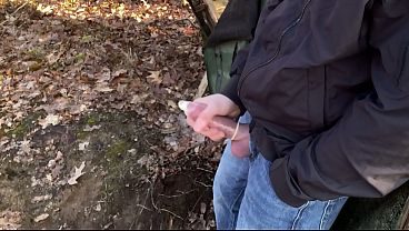Hab im Wald ins Kondom gewichst