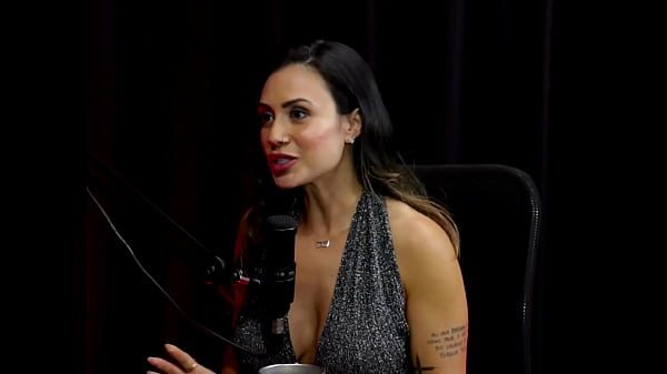 Foi abordada de forma agressiva, tem apoio do marido, não grava com homens, e os conteúdos aflorou a sua bissexualidade - Taluane Boom (WATCH ON: SHEER/RED)