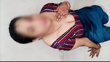 Hot Indian bhabhi fingered her pussy and pee (Hindi audio)
