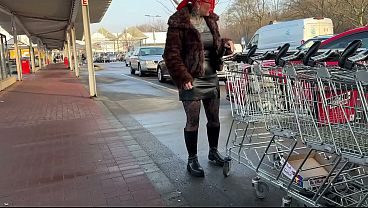 Praktikant (18 ) aus dem Supermarkt darf blank ins MILF Loch ! Droht ihm jetzt der Rausschmiss?