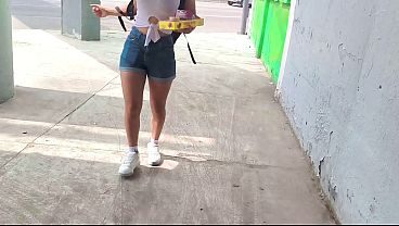 Vendedora Ambulante de Mazapanes termina en el Hotel con un Desconocido... ¡De la CALLE al Hotel!