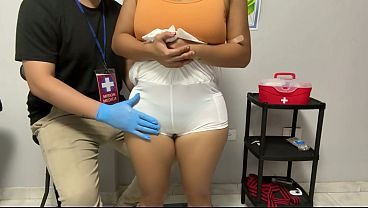 Doctor, Tengo un Nudo Aquí... y Termina Desatándolo con su verga