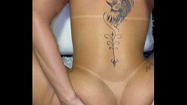 Dando o cu gostoso e gozada enorme em uma brasileira gostosa!