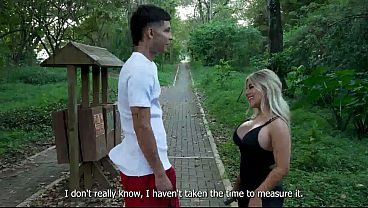 Blonde sucking a stranger's cock in the middle of an outdoor park