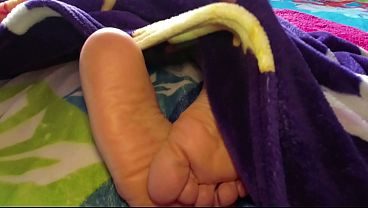 traigo FALDA y estamos SOLOS!!, promiscua estudiante pervierte a su padrastro con tremendo big ass