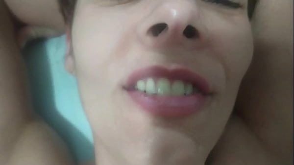 Mais um vídeo da evangélica que foi expulsa da igreja por ter vídeo vazado trepando com um garoto de 18 anos após o culto