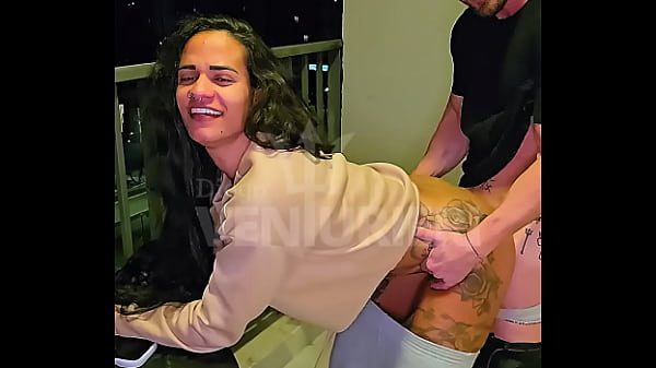 Comi a namorada do meu amigo na varanda e CAIU NA NET
