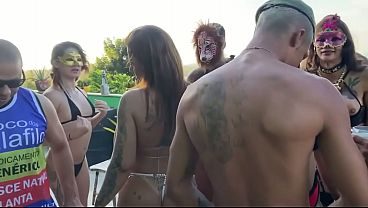 festinha na mansão com amigos acaba virando suruba generalizada em pleno ceu aberto (COMPLETO NO RED)