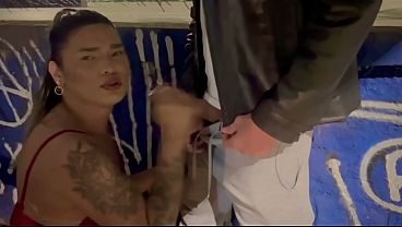 vi o moço de pau duro na rua e chamei pro ponto de ônibus e mamei ele lá viciada em Exibicionismo levei pra casa pra conhecer melhor