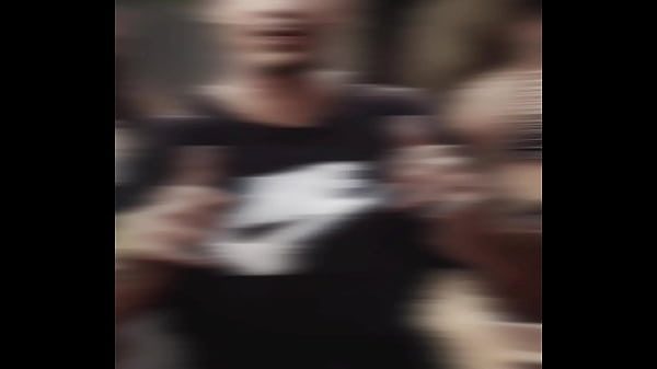 Augusto se exibindo pro pedra na rave do paixão