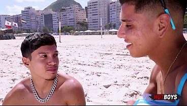 Dando o cu pro vendedor de picolé da praia!