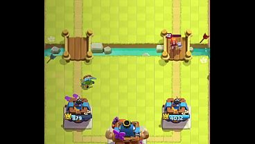 Jugando Clash Royale bien caliente
