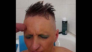 Milf Sandra trinkt Goldener Regen, Facefuck Deepthroat, Gesichtsbesamung - Jan 12, 2026