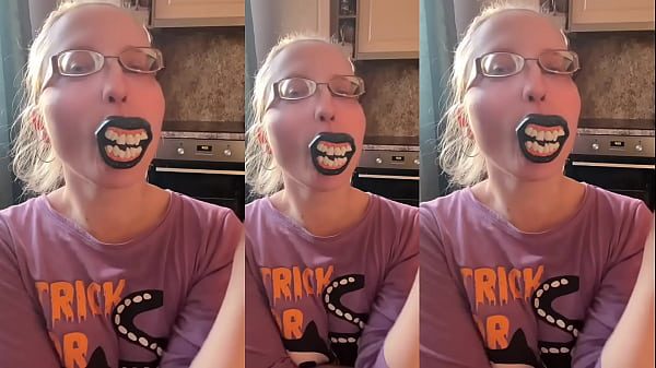 ASMR Vampire Teeth Lollipop m