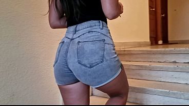 Voy a visitar a mi novio y termino follando duro y salvaje con su mejor amigo - casi nos pillan