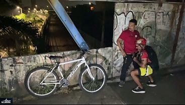 ciclista dando pro maloka na passarela