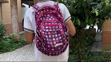 Depois da aula eu chupei o tatuado que sempre me via na praça eu era virgem