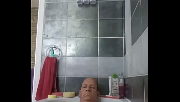 Lloydy66 pee and wank in bath