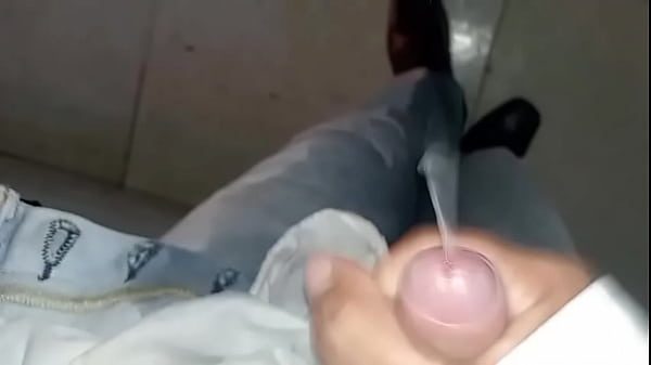 Pantalones orinados con pañal de tela y día doble orgasmo