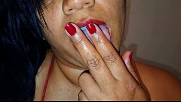 Fetiches por Pés, Mãos, Unhas e Bucetinha Peludinha em POV Delicioso
