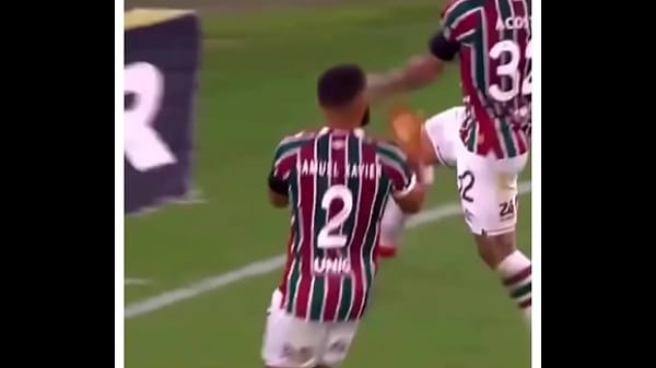Pulga safada botando no cu da mulambada