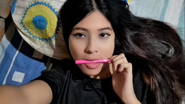 COMPAÑERA DE TRABAJO ME MANDA UN VIDEO PARA TOCARME CON ELLA