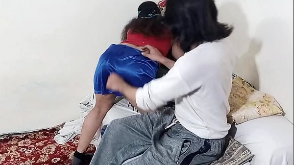 Anal Sex when Bhabhi asked for help coz her hand got stuck, then had to give her Muslim ass to Devor