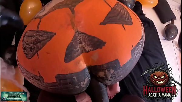 Mama Studio em um BBC fodendo um JACK O'LANTERN de HALLOWEEN de uma MILF Brasileira